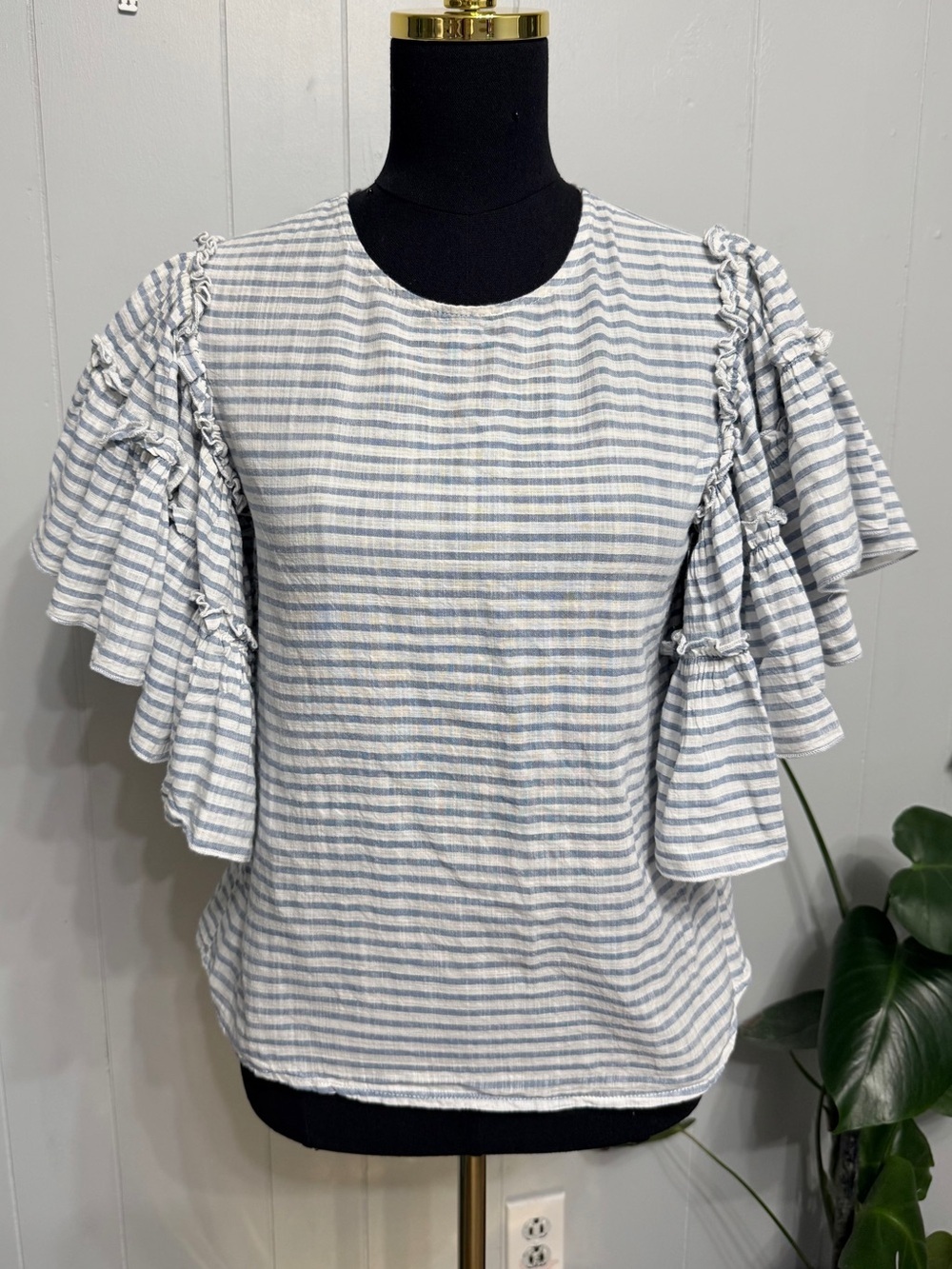 #18)  Who What Wear Striped Ruffle Sleeve Blouse - Blue /White